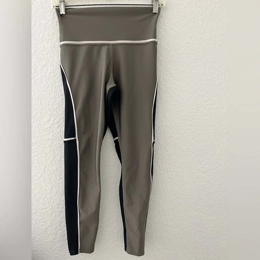 ALO Yoga 7/8 High Waisted Element Colorblock Leggings